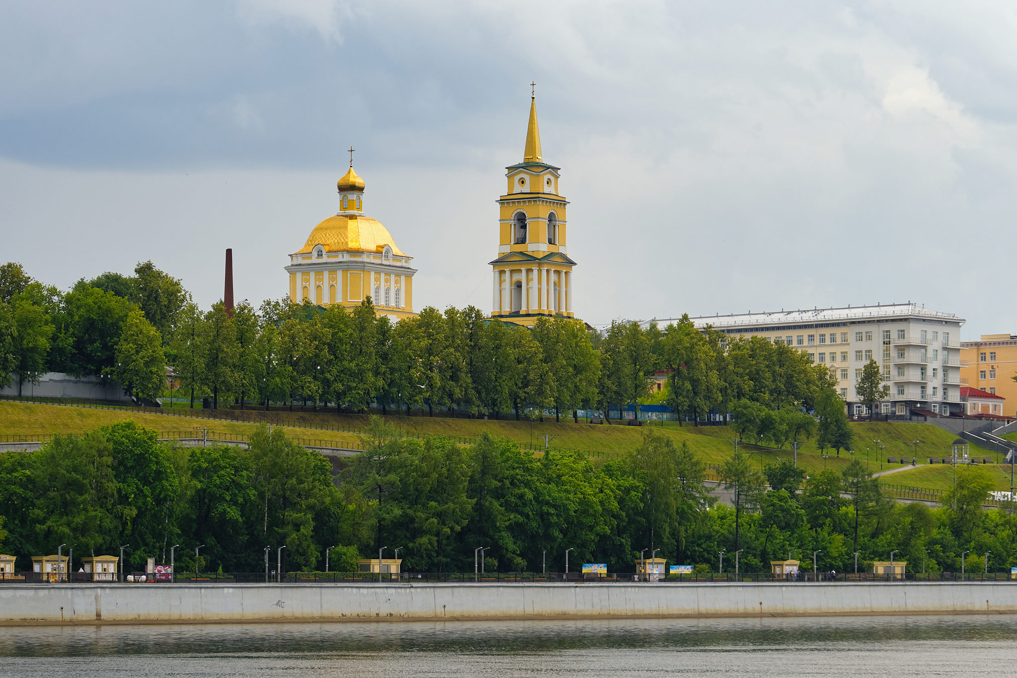 Пермская государственная художественная галерея, Пермь. / бывший Спасо-Преображенский собор (Kama River. Perm. Art Gallery / former Transfiguration Cathedral)